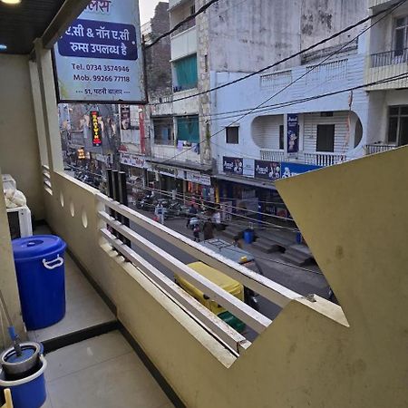 Shree Gurunanak Palace 乌贾因 外观 照片